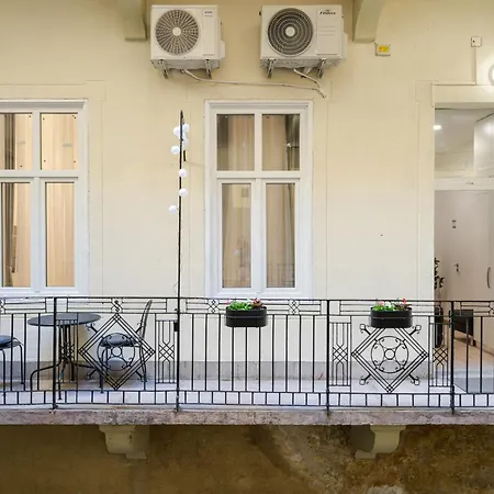 Apartment D20 - Gozsdu Garden - Location By Bqa
